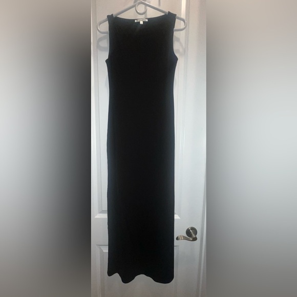 Reformation Dresses & Skirts - Reformation Classic Black midi Dress